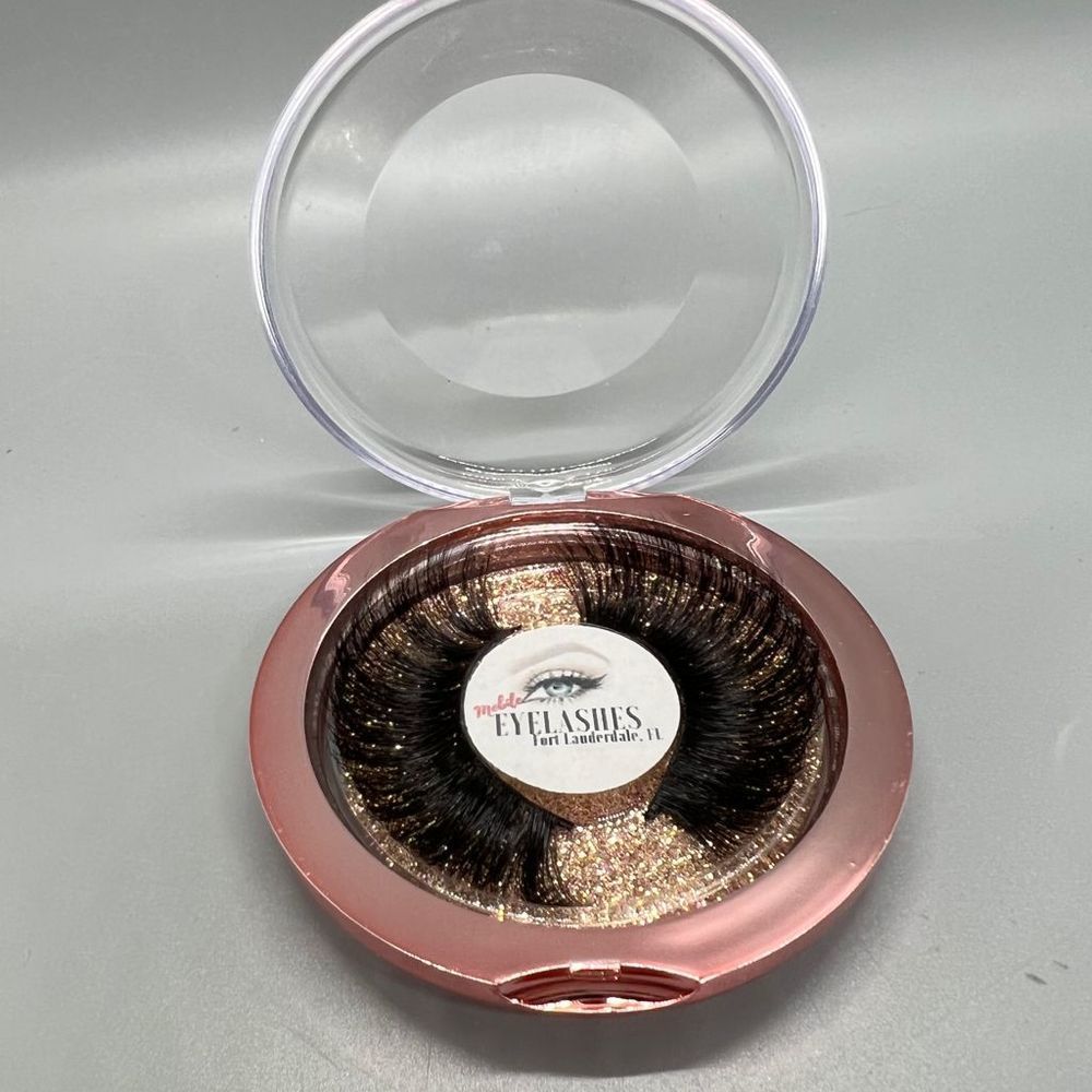 Mega Volume Custom Lashes (Strip) - Picture 3 of 4